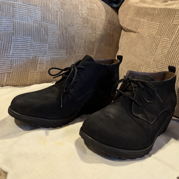 Preppy Black Suede Ankle Boots Size 8.5 Dark Acadamia - Picture 3 of 6